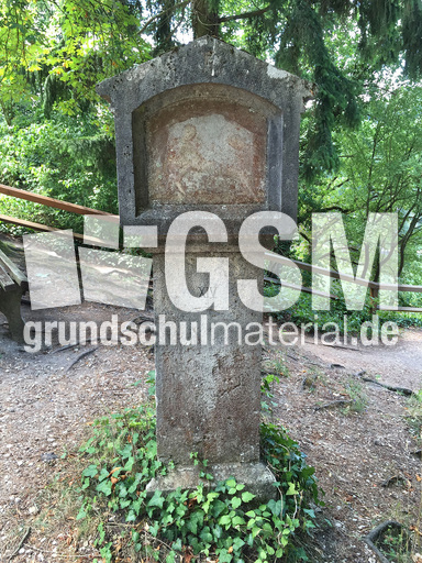 Kreuzweg Station -14.jpg